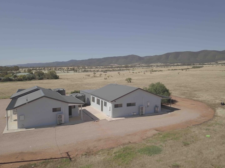 Flinders Ranges beautiful view & spa bath Napperby Houses for Rent in