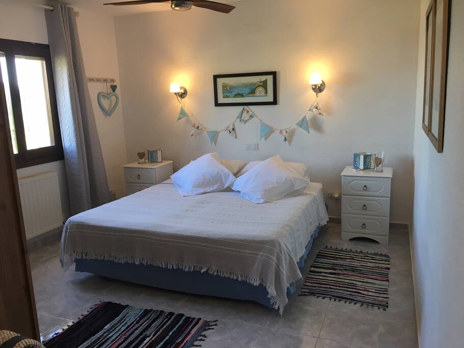Guest room 1 - ensuite double or twin bedroom with ceiling fan. Cot available