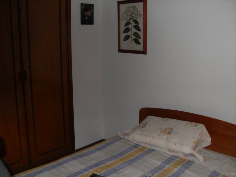 la habitacion que disfrutaran es totalmente privada, tiene un closet suficientemente amplio para el equipaje.