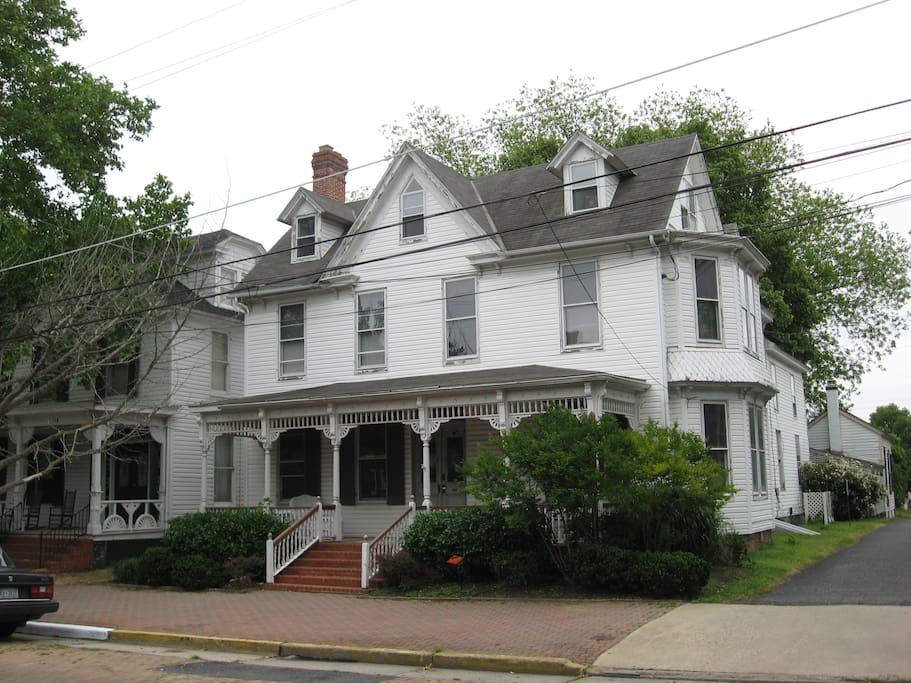 Exterior of Leonard House