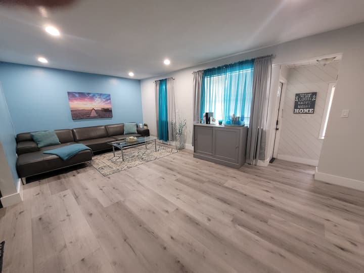 Boutique Resort Style Home With New Pool Near All - Tamarac, FL