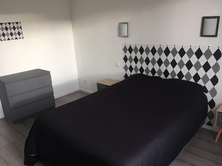 el dormitorio 2 en el piso de arriba