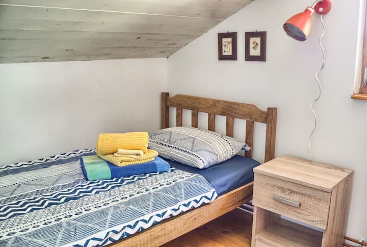 Chumba cha kulala  na kitanda/chumba cha kulala 2 na kitanda cha mtu mmoja