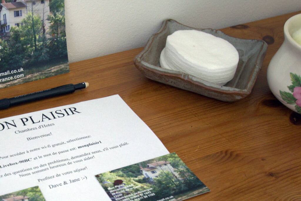 Little "extras" for you! Free mini bar! TV with DVD player!
Free wifi! Fresh fruit in your room!