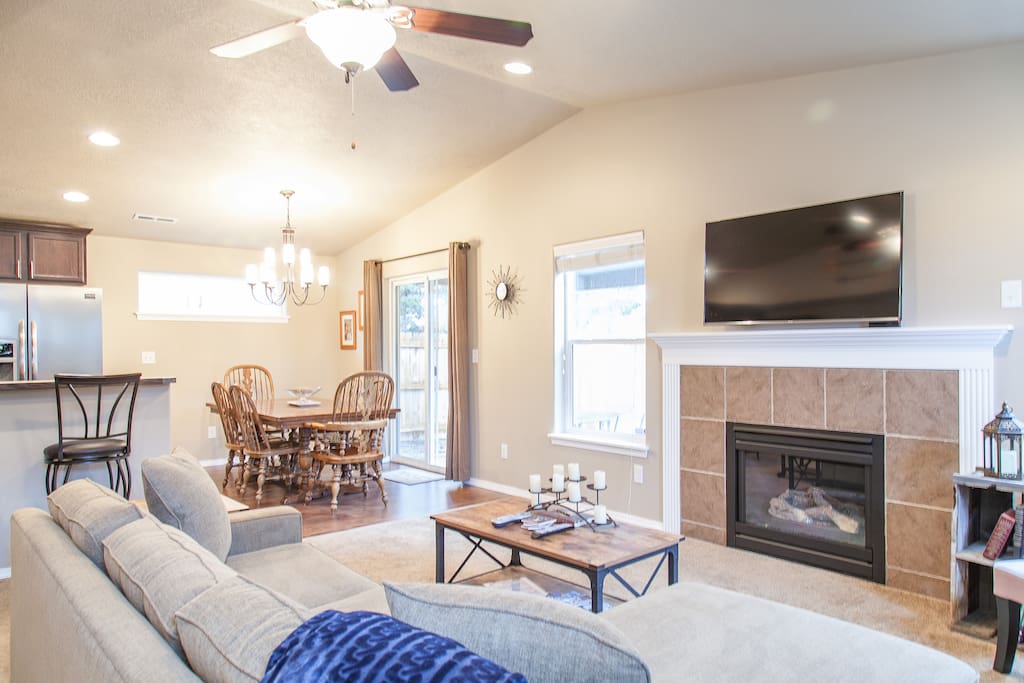 Living room open to kitchen