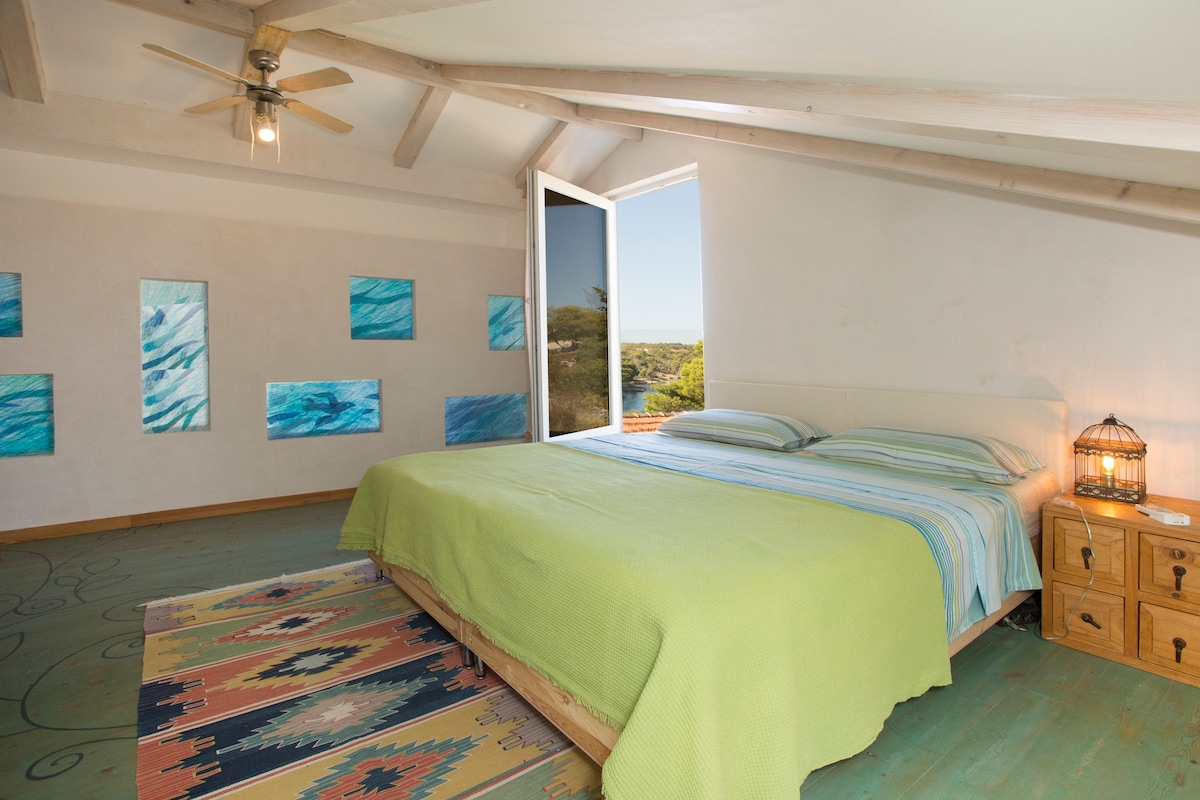 dormitorio 2 TIRKIZ en el segundo piso. La cama se puede separar o hacer doble.