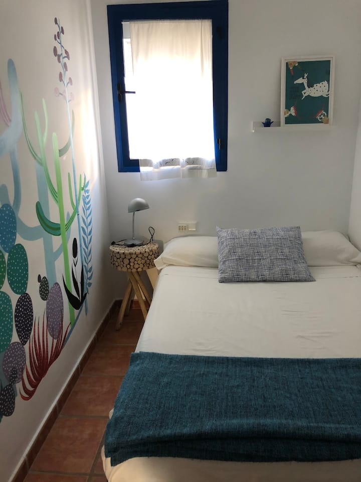 2号房间， 1.35米的床。