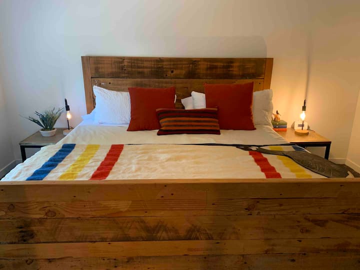 Apartment #1: Bottom floor. King bed. Available in addition to the six bedrooms. It stays locked if you don't need it.