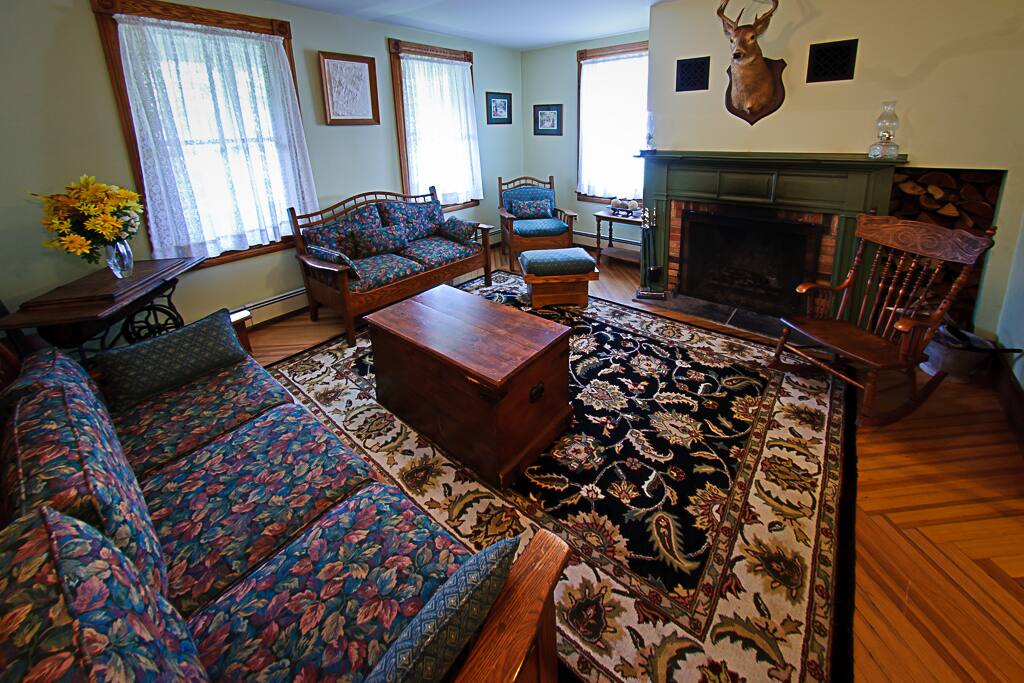 Fireplace Lounge
