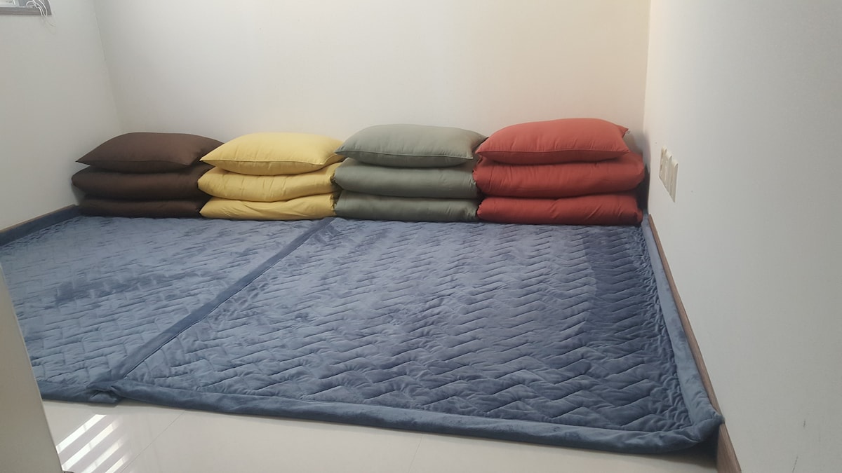 Tretia izba Yowa Futon