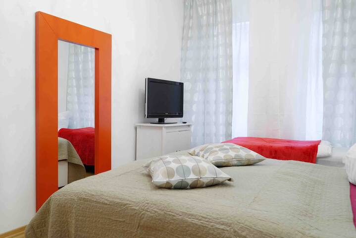 BIG CENTRAL CITY 4RMS FLAT MITTE ROSENTHALER PLATZ gallery image 5