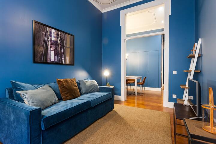 Baixa Vintage 3BR w/Elevator – by LU Holidays gallery image 2