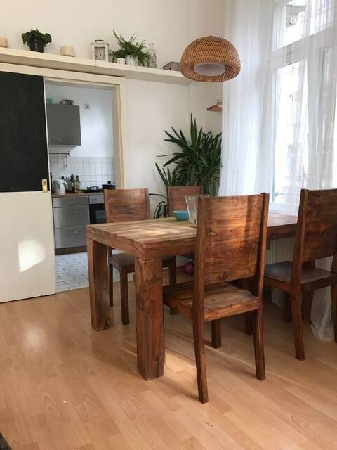 Zimmer mit Wohnbereich im Zentrum-Süd