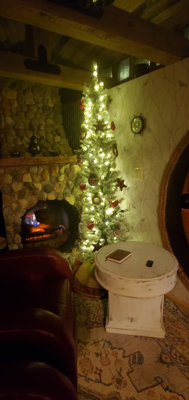 Hobbitlike Cottage | Grass Roof | 5-acre Retreat - Sioux City, IA