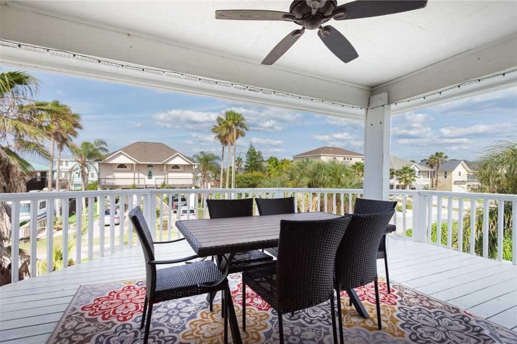 Easy Breezy - This makes the perfect spot to enjoy a glass of fine wine while reminiscing about your day.