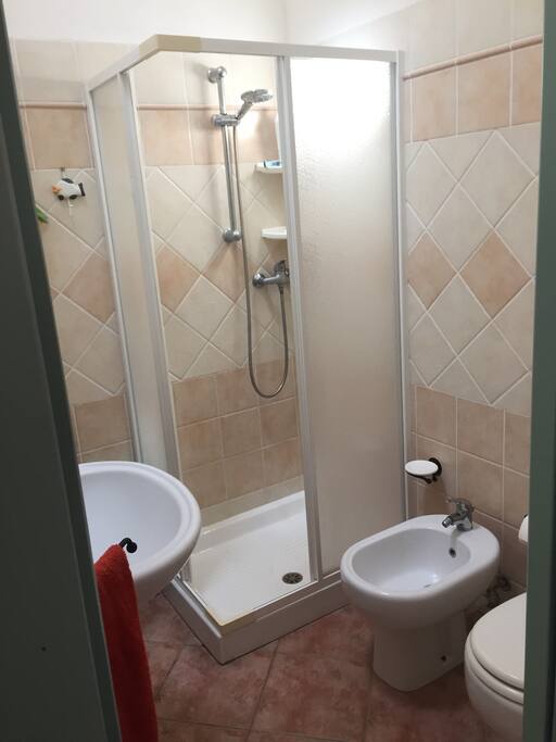 Bathroom (Upstairs)