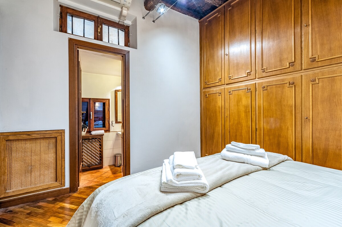 private bathroom inside the room