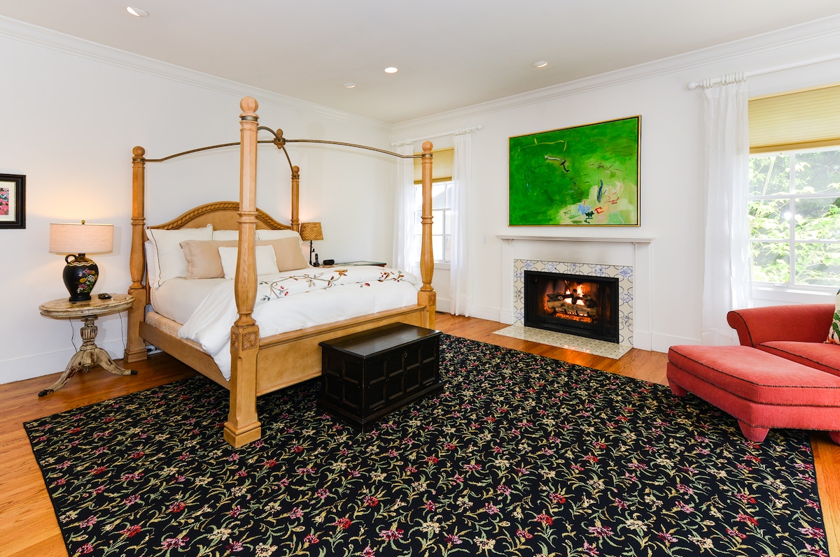 Deuxième chambre principale avec foyer au gaz