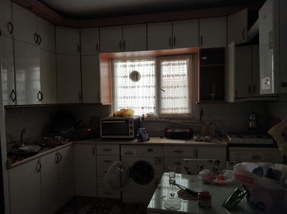 ortak kullanım alanı mutfak.misafirimiz fırın,tost makinası vs. istediği gibi kullanabilir.