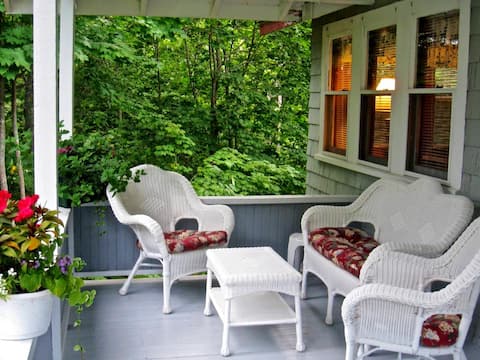 New England Charmer 2 BR w/Covered Porch