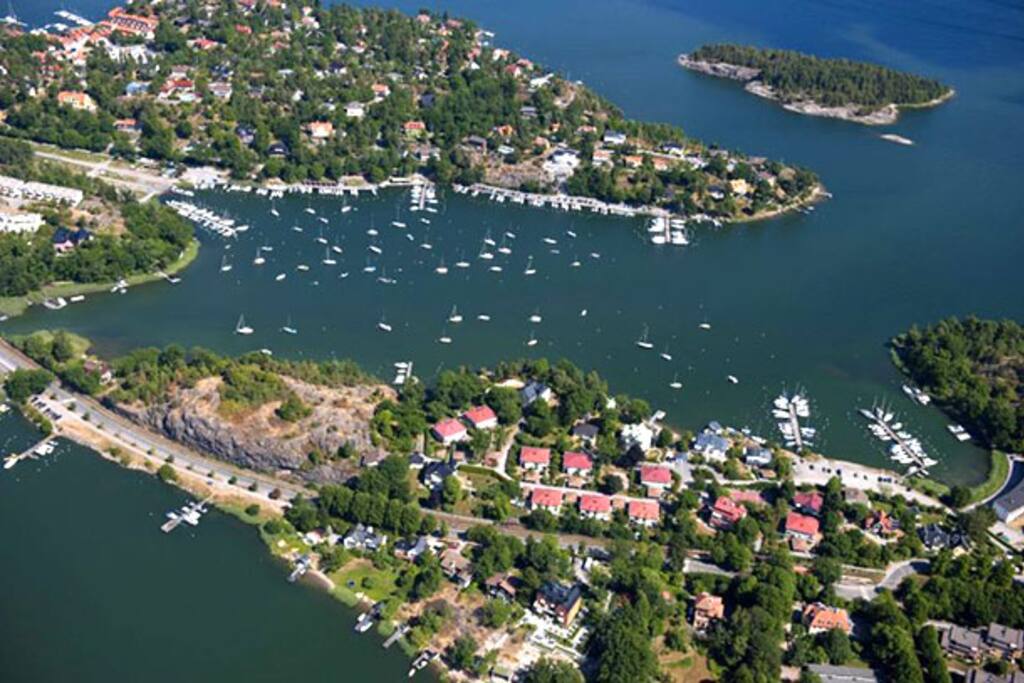 Very nice neighborhood - archipelago, and direct train to the center of Stockholm