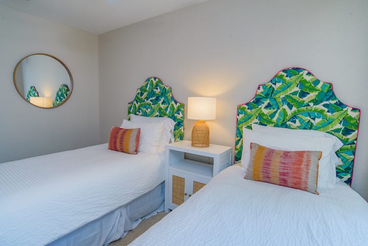 卧室3-三层-两张单人床。