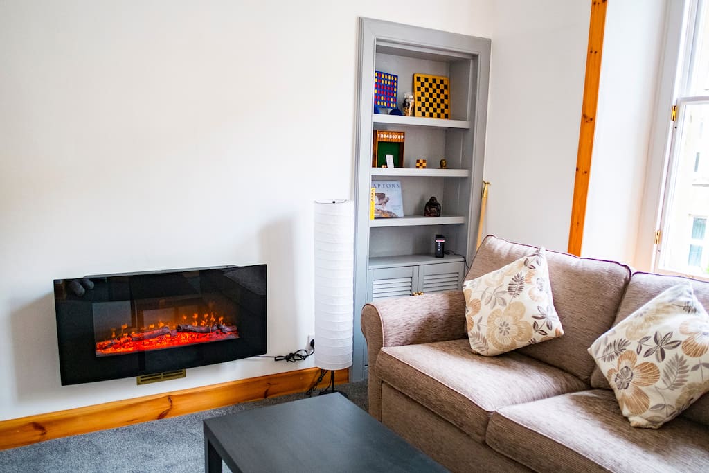 Sofa in front of the fire – a cosy home in Edinburgh