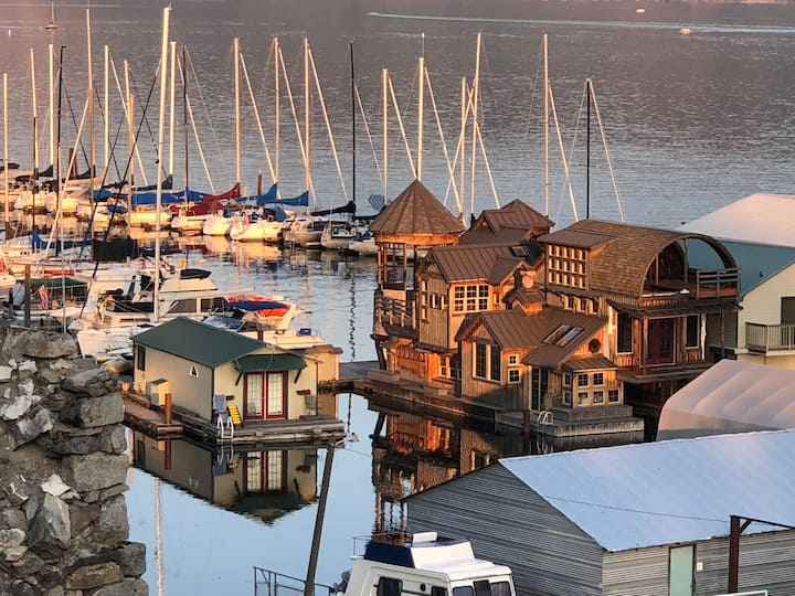 Sweeping Hillside Lake View Home Houses for Rent in Bayview, Idaho