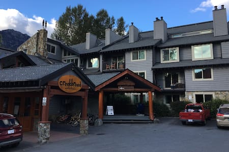 Studio Apartment - Whistler Creek Lodge
