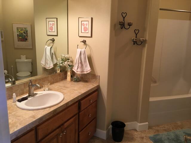 Perfect Home for Willamette Family Weekend gallery image 3