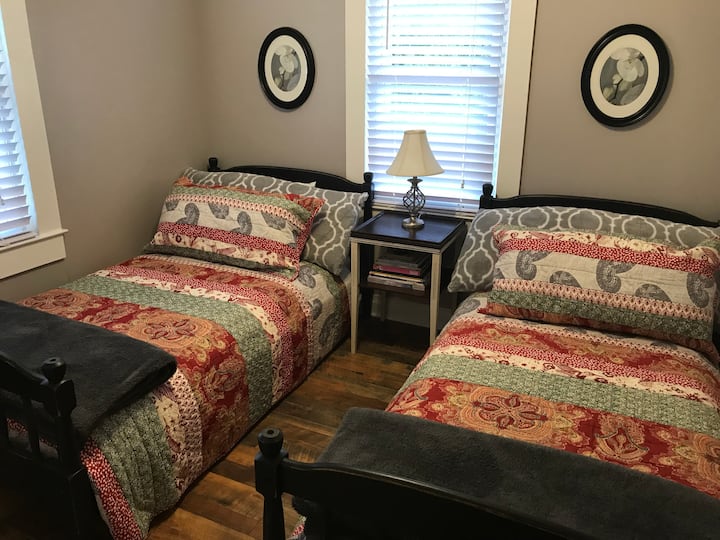 Beulah Bison Farm Bed & Breakfast (Golden Cottage) Cottages for Rent in Mount Airy, North