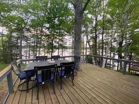 The Hale Holmstead: A cozy cottage on Loon Lake