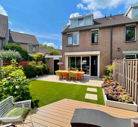 City house with luxurious garden