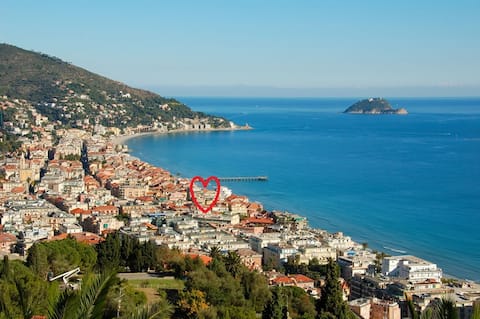 Popular Airbnb listing: In the "HEART" of Alassio, a stone's throw from the beach. in Alassio