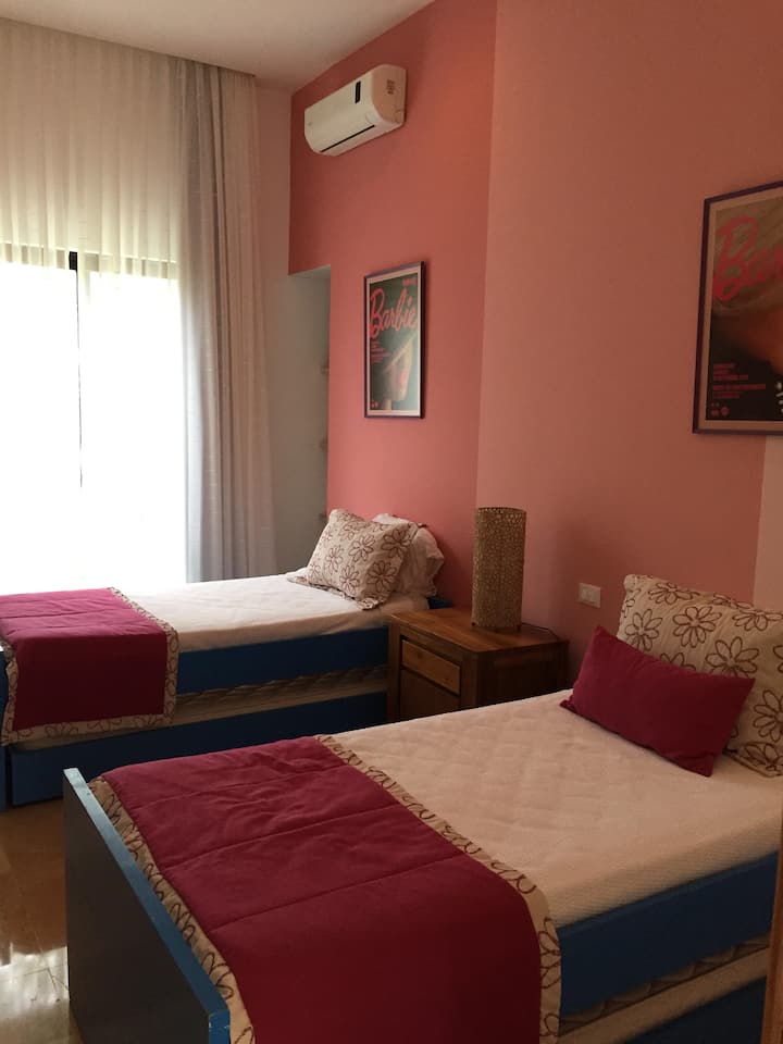 Dhoma e gjumit nr. 5 (4 krevate tek 90 cm)