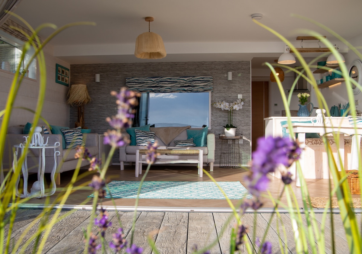 Successful Airbnb property: Under The Waves Unique Apartment Filey Sea Front in Filey