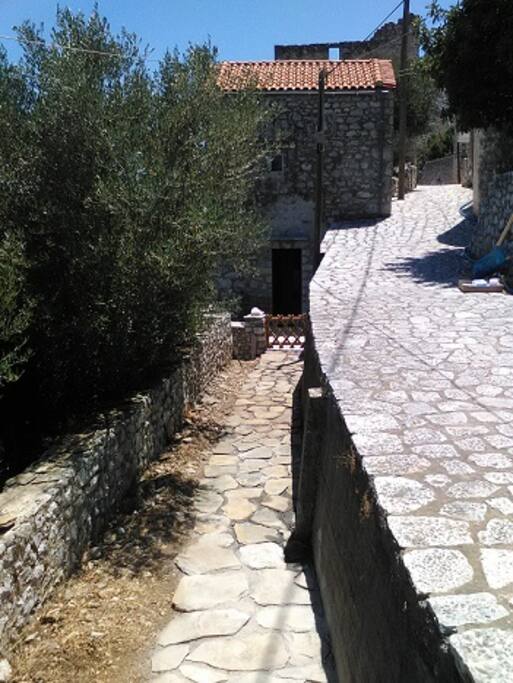 Entrance alley - Σοκάκι εισόδου