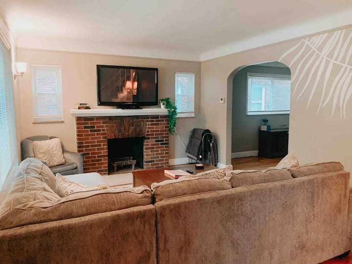 Spacious 3BR Detroit Home10 minutes to downtown! Houses for Rent in