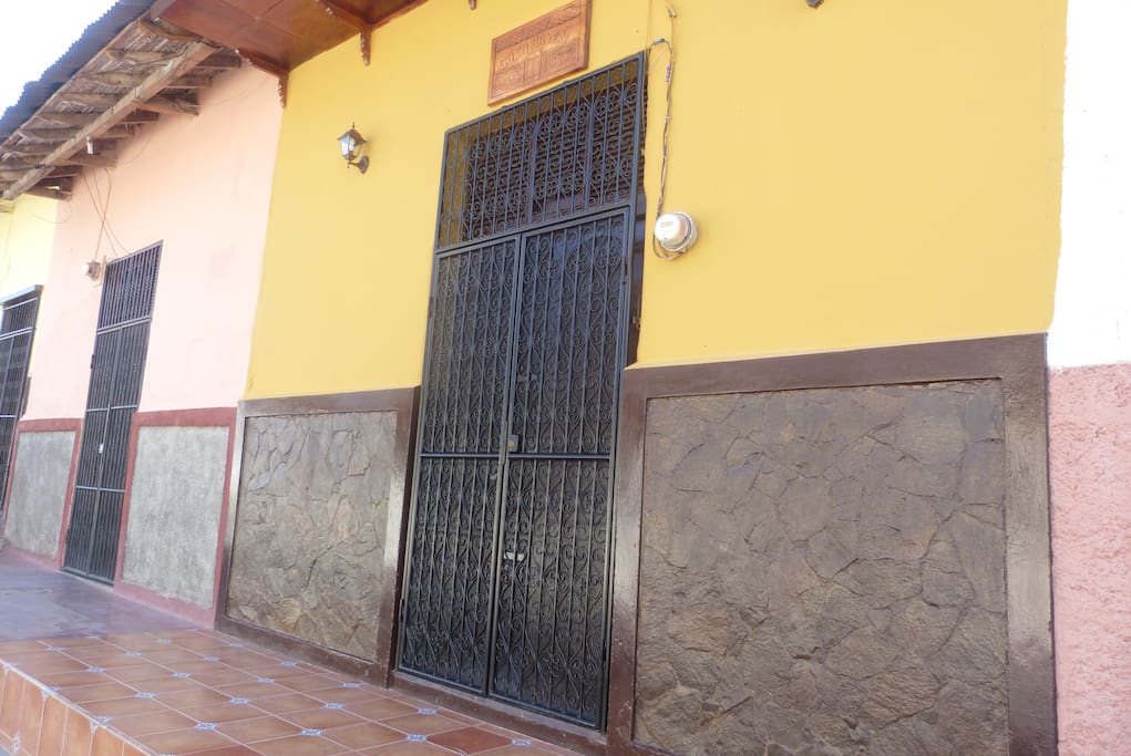 FRENTE DE LA CASA