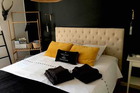 chambre privée à 10 mn à pied de la cathédrale