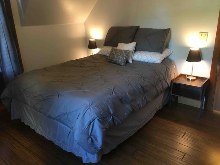 Komfortable Königin mit Memory-Schaumstoff Topper