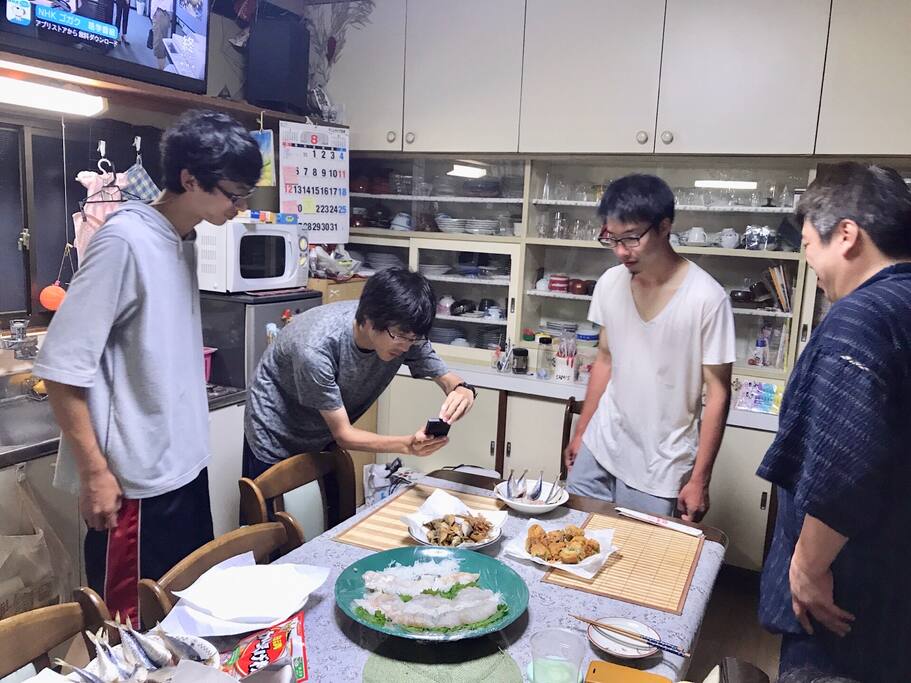ホストさんが魚を釣って、料理をしてくれました。