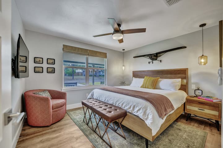 King bedroom #3 with 50 inch smart tv