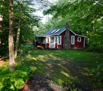 Creekfront Cottage between Phoenicia & Hunter Mtn.