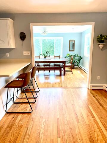 Portsmouth / Newport House, 1 mile from beach gallery image 2