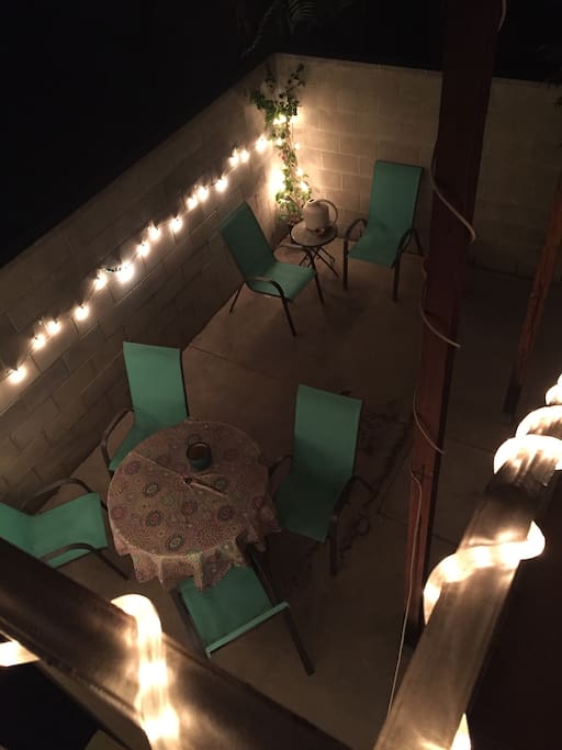 Private outdoor patio, seating for 6. Well lit for night time!