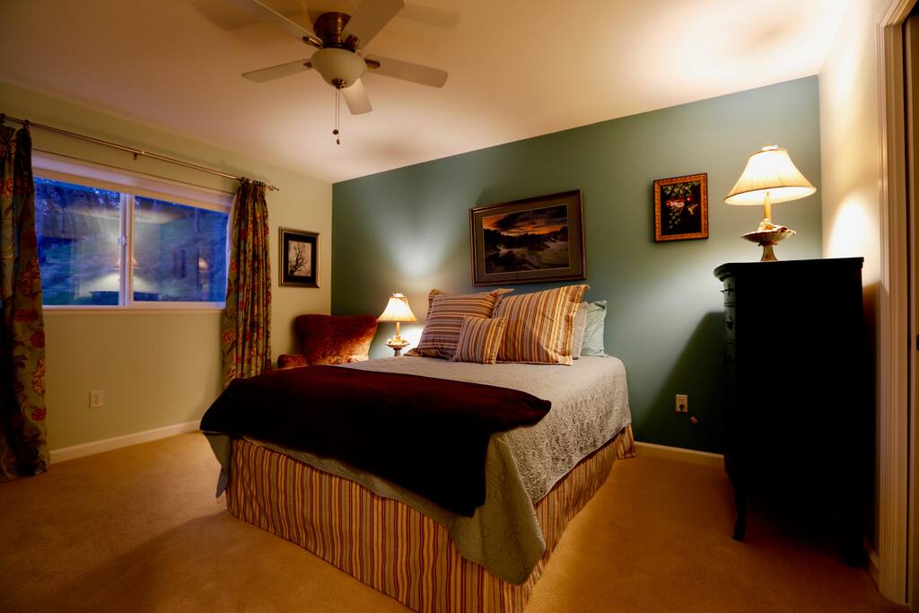 Master Bedroom with queen bed