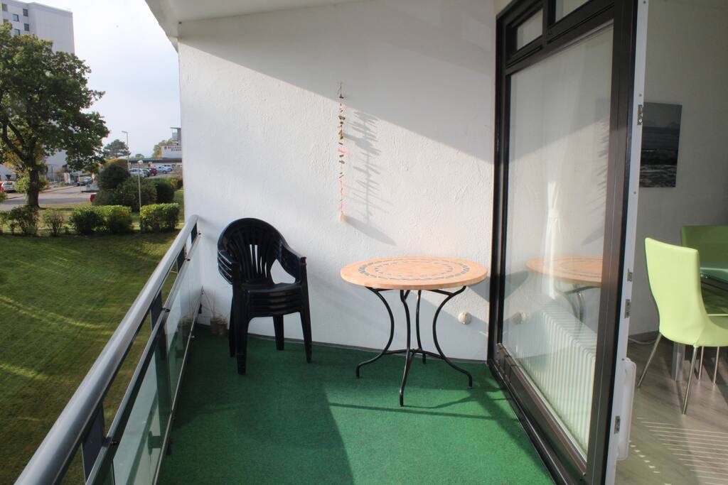 Balkon mit seitlichem Meerblick