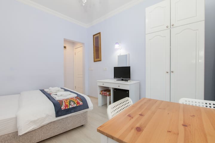 H-Group Trip? Privacy? 3 Flats 5 Baths Sleeps 15 gallery image 2