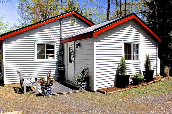 Cozy Moon River Cottage Cabins For Rent In Bala Ontario Canada